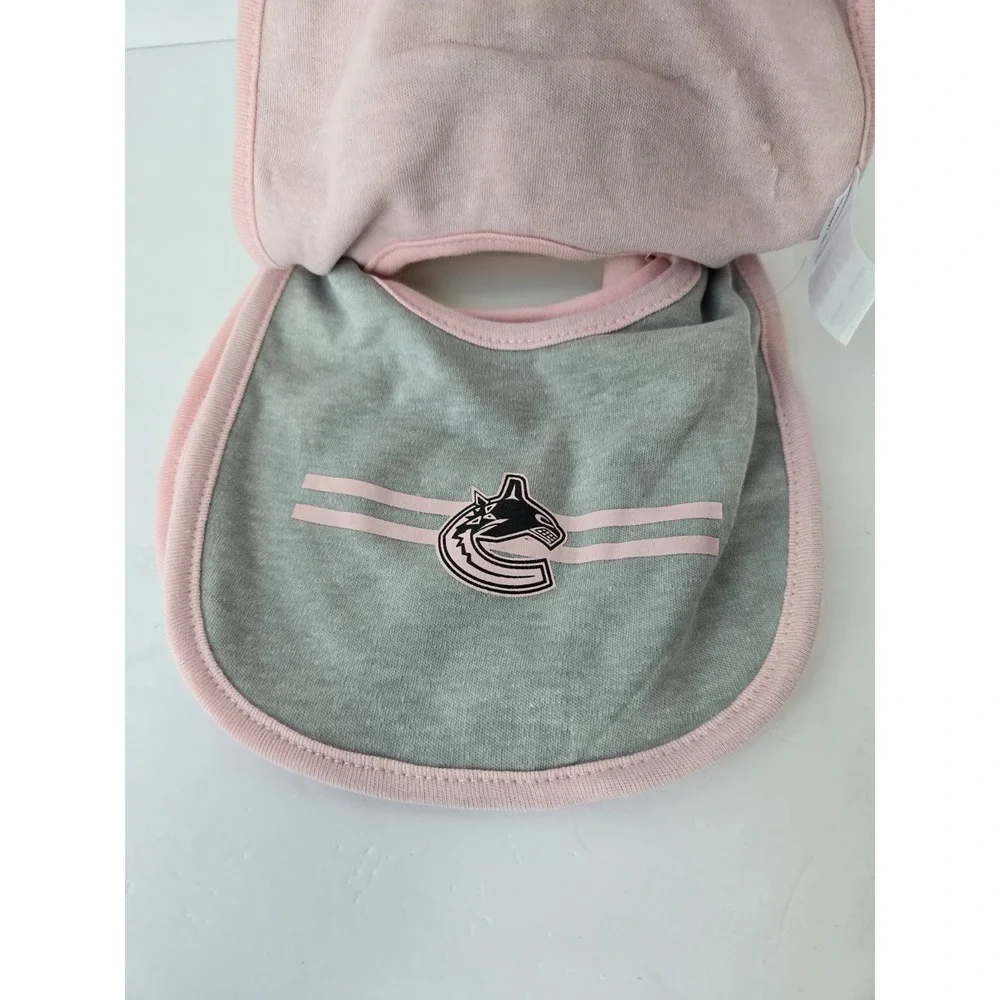 NHL Baby 3 piece Bib Set‎ NEW Vancouver Canucks pink green